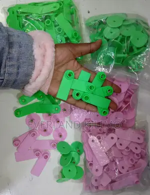 Green Slim Tags for Livestock Like Pigs