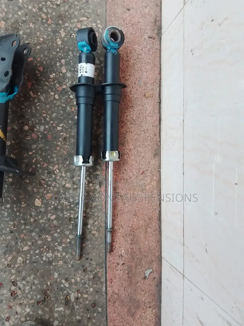 Toyota Sienta Shocks