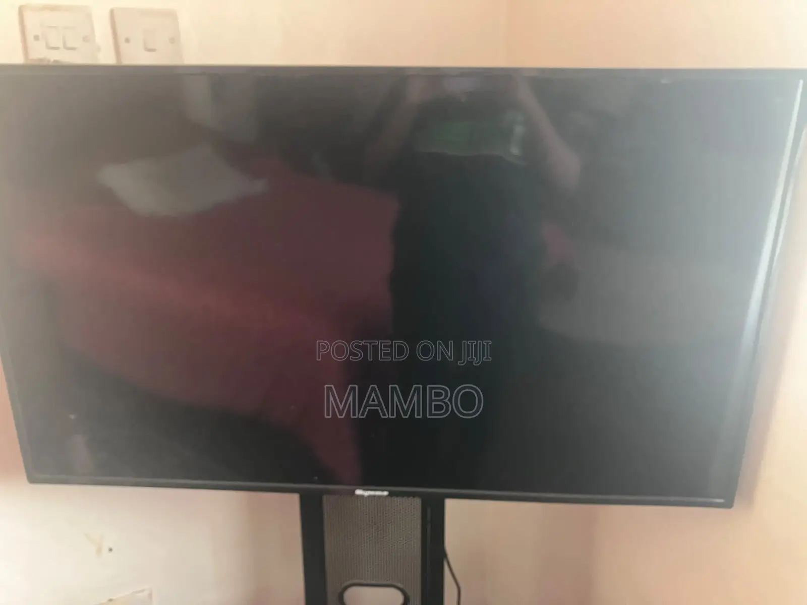 Skyworth Smart TV and Table Stand