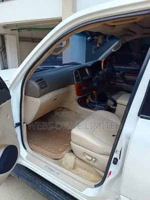 Toyota Land Cruiser 2006 White