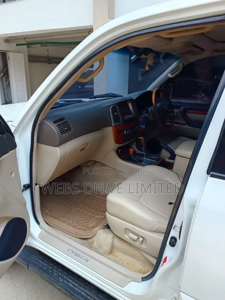 Toyota Land Cruiser 2006 White