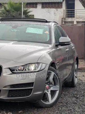 Jaguar XE 2018 Beige