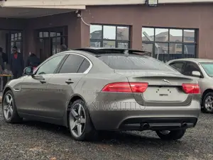 Jaguar XE 2018 Beige