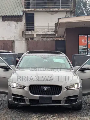 Jaguar XE 2018 Beige