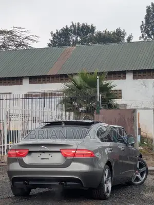 Jaguar XE 2018 Beige