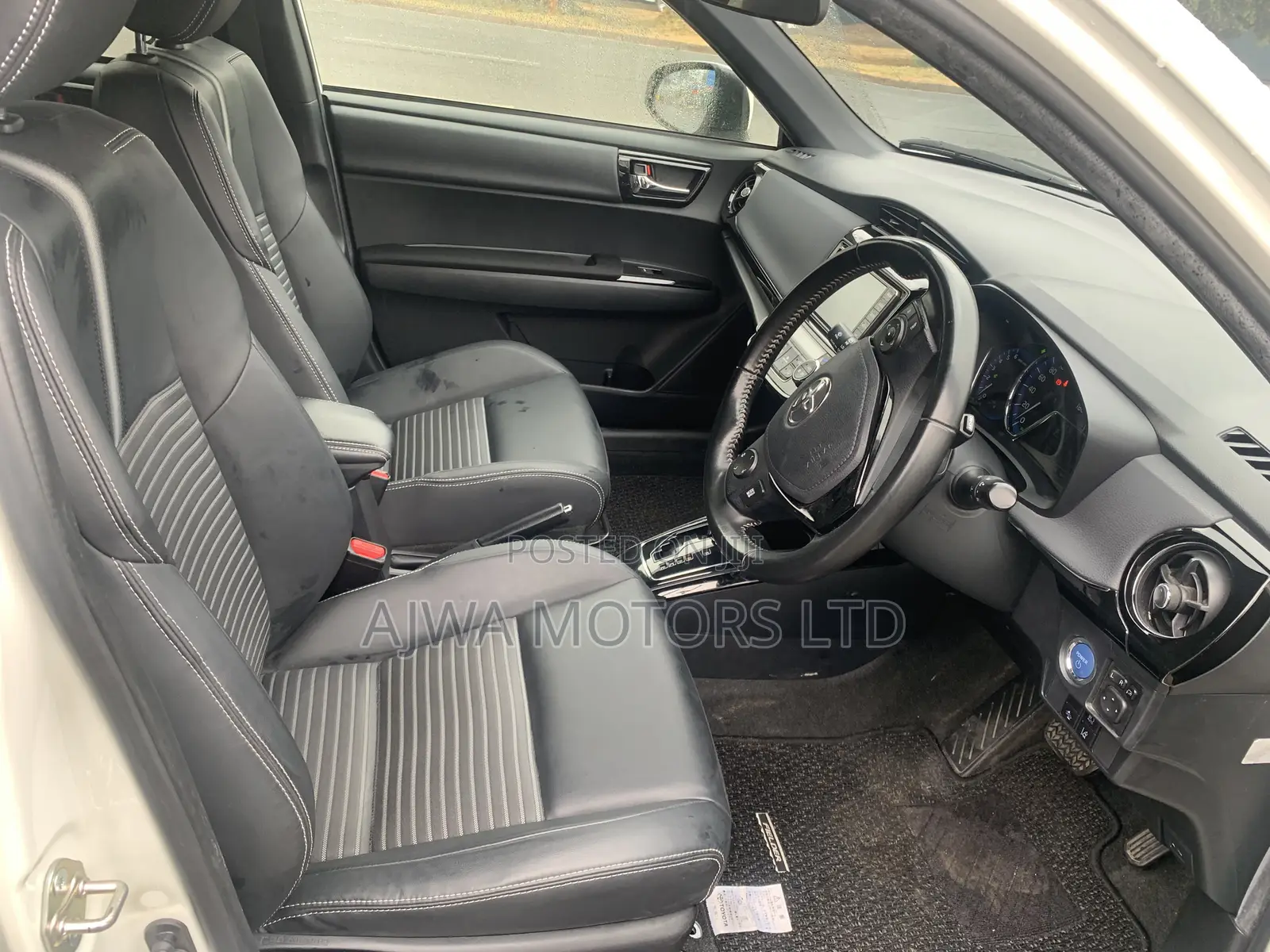 Toyota Corolla Fielder 1.5 Hybrid FWD 2019 White