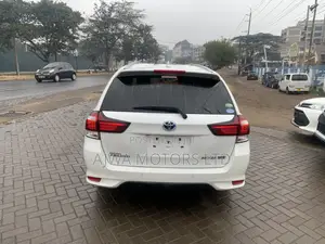 Toyota Corolla Fielder 1.5 Hybrid FWD 2019 White