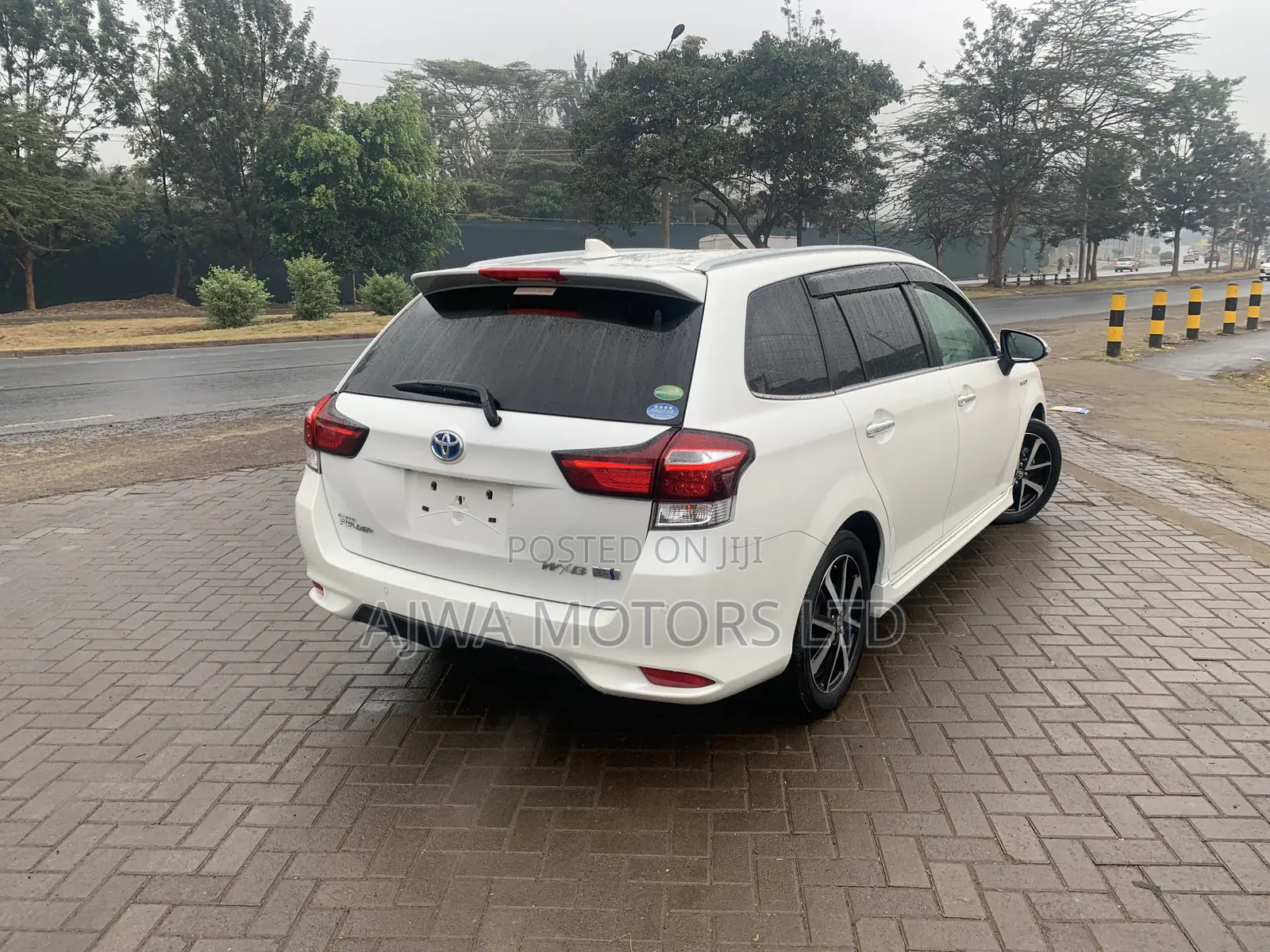 Toyota Corolla Fielder 1.5 Hybrid FWD 2019 White