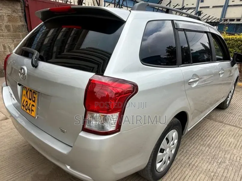 Toyota Corolla Fielder 2014 Silver