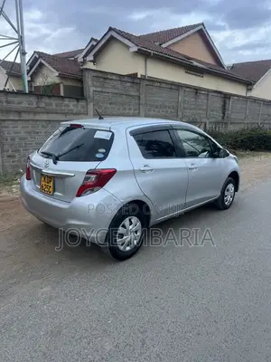 Toyota Vitz 2017 Silver