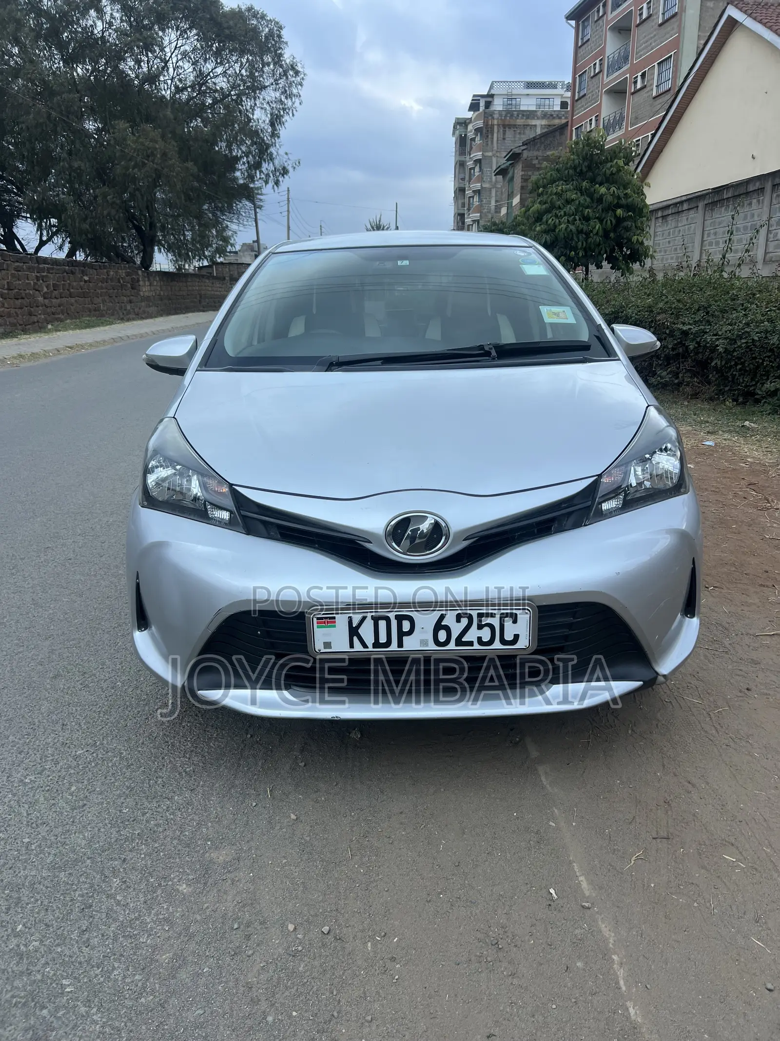 Toyota Vitz 2017 Silver