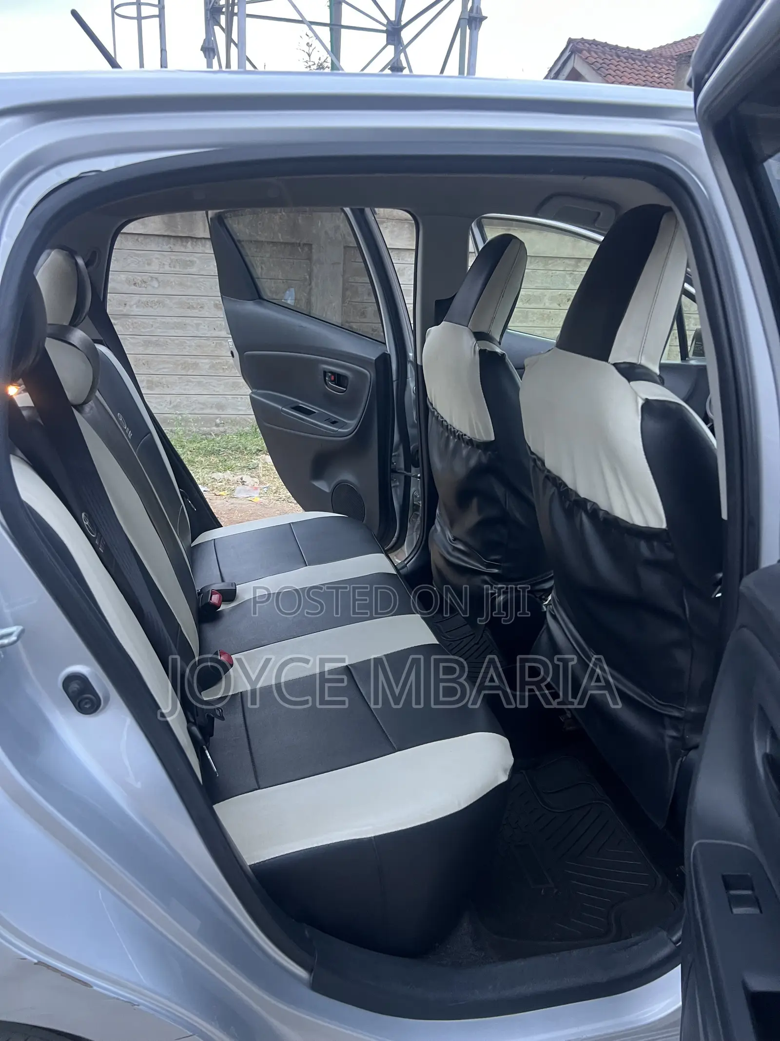 Toyota Vitz 2017 Silver