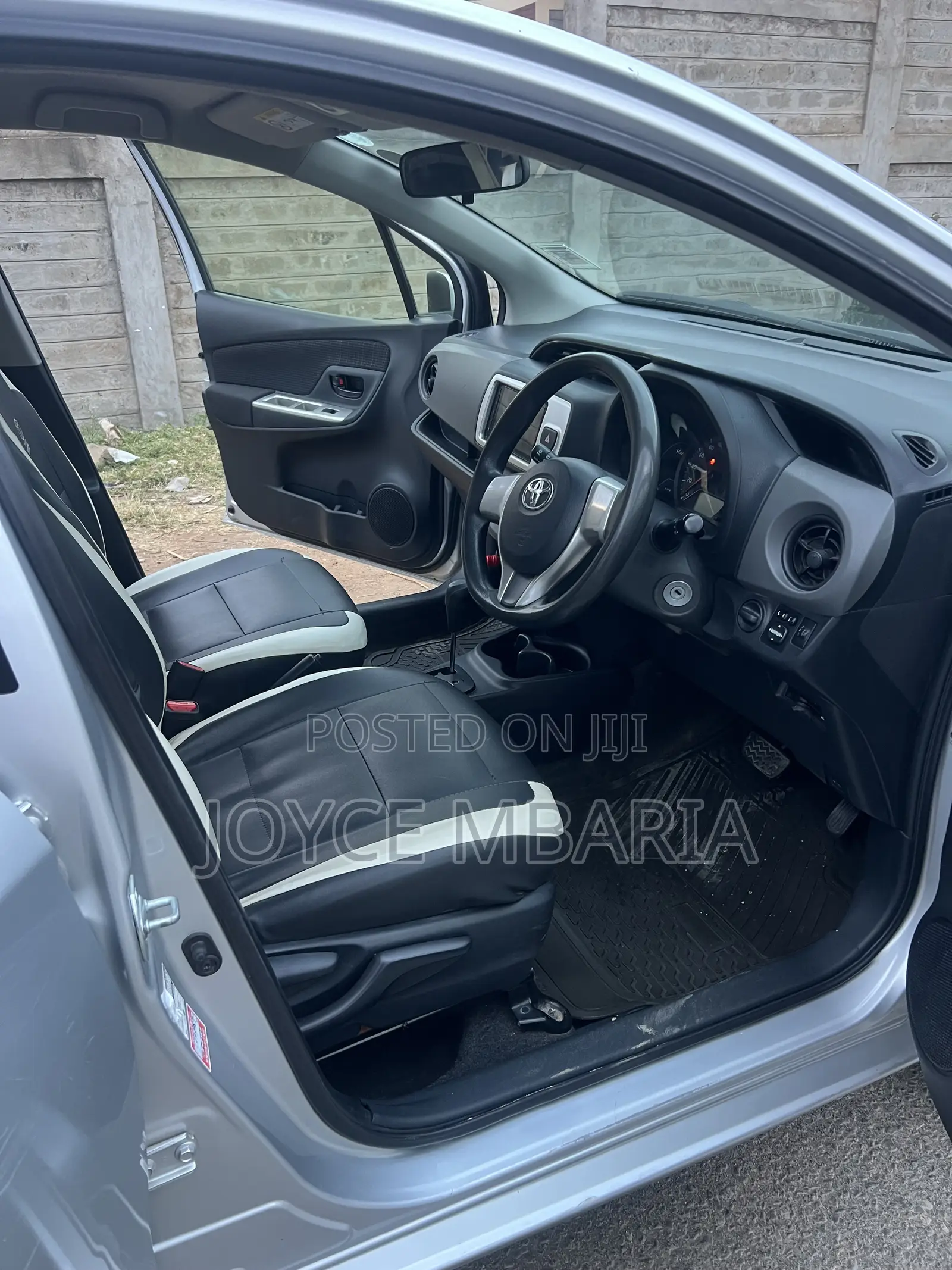 Toyota Vitz 2017 Silver