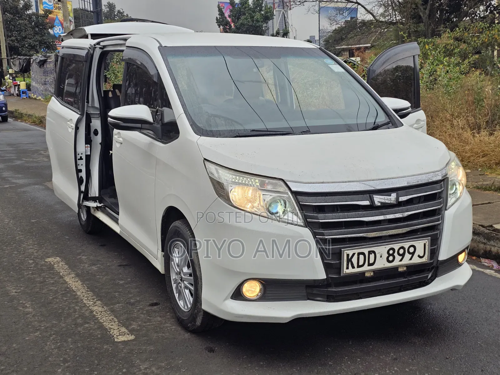 Toyota Noah 2015 White