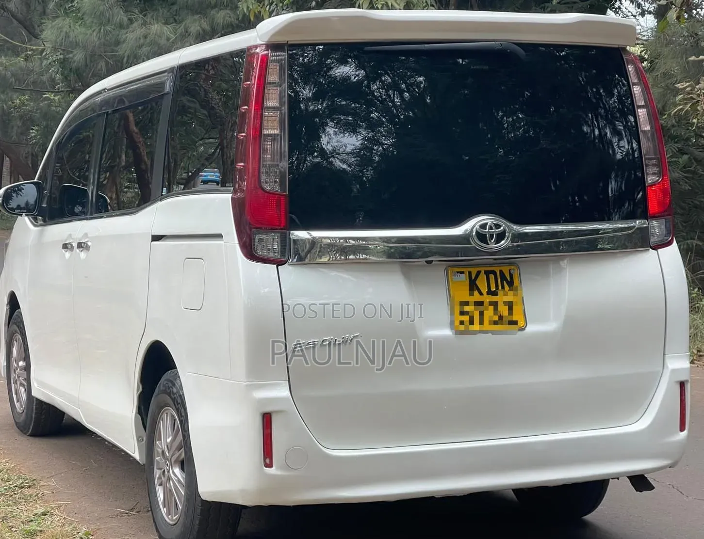 Toyota Voxy 2016