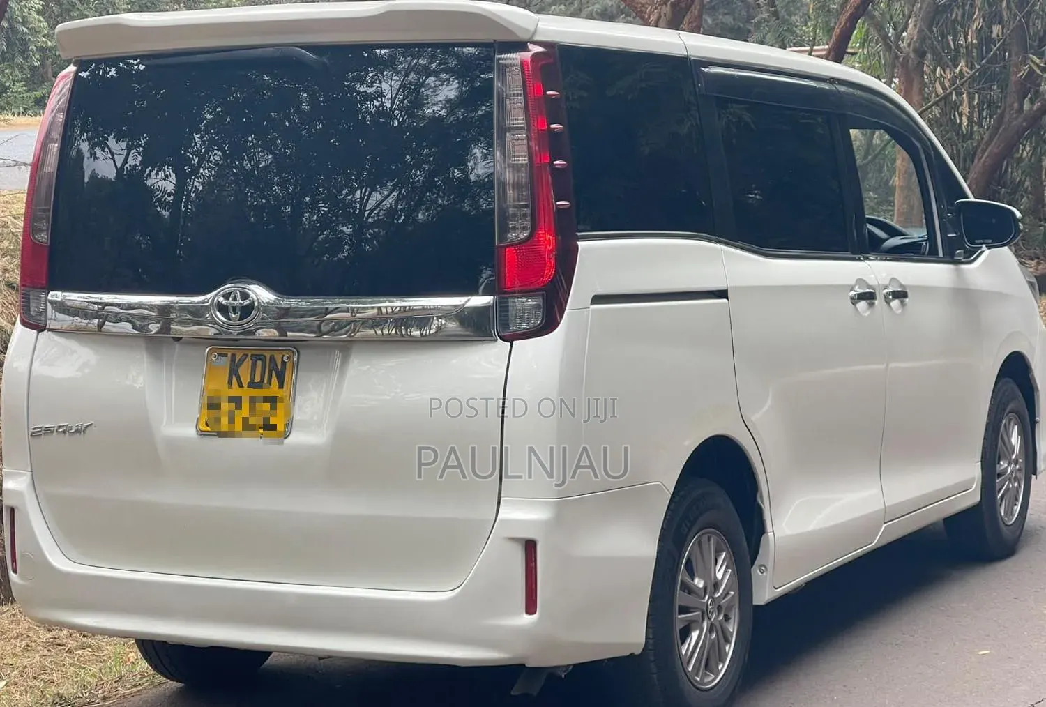 Toyota Voxy 2016