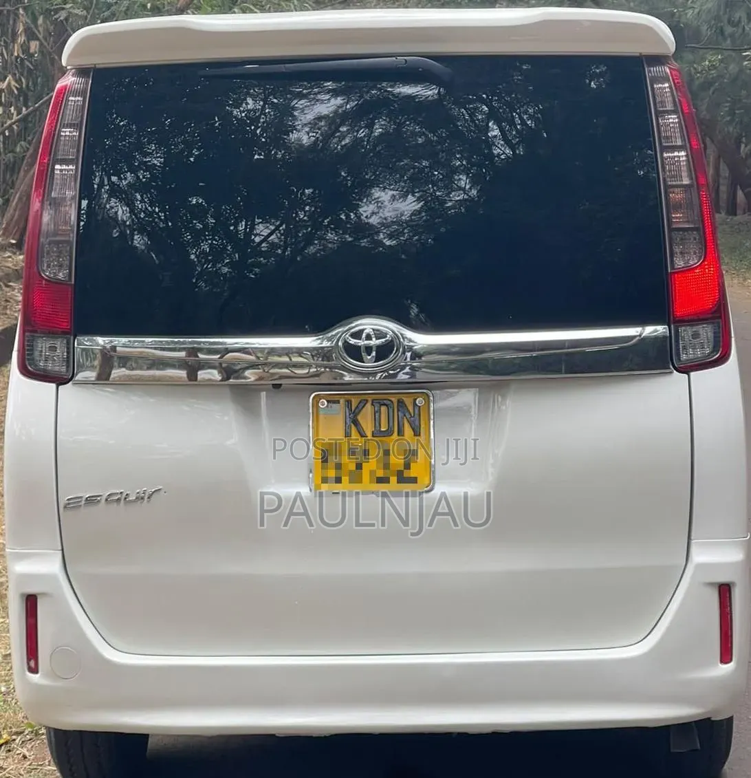 Toyota Voxy 2016