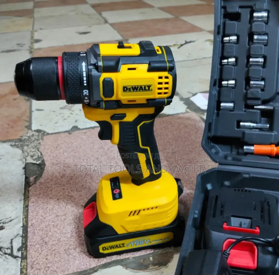 Brushless Cordless Drill DeWalt 198V 2 Battery and Charger