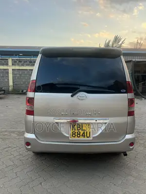 Toyota Noah 2005 Gold