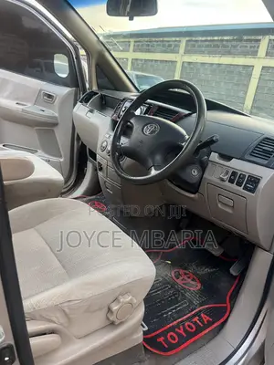 Toyota Noah 2005 Gold