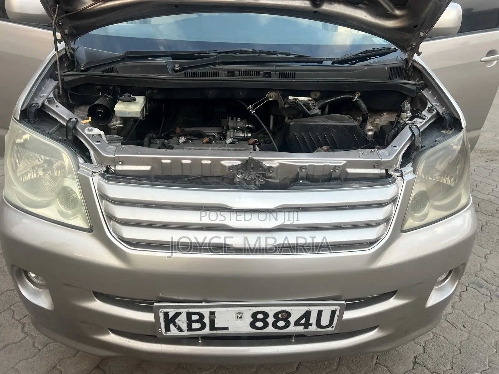 Toyota Noah 2005 Gold