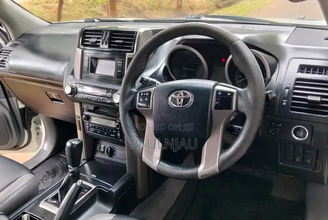 Toyota Land Cruiser Prado 2013