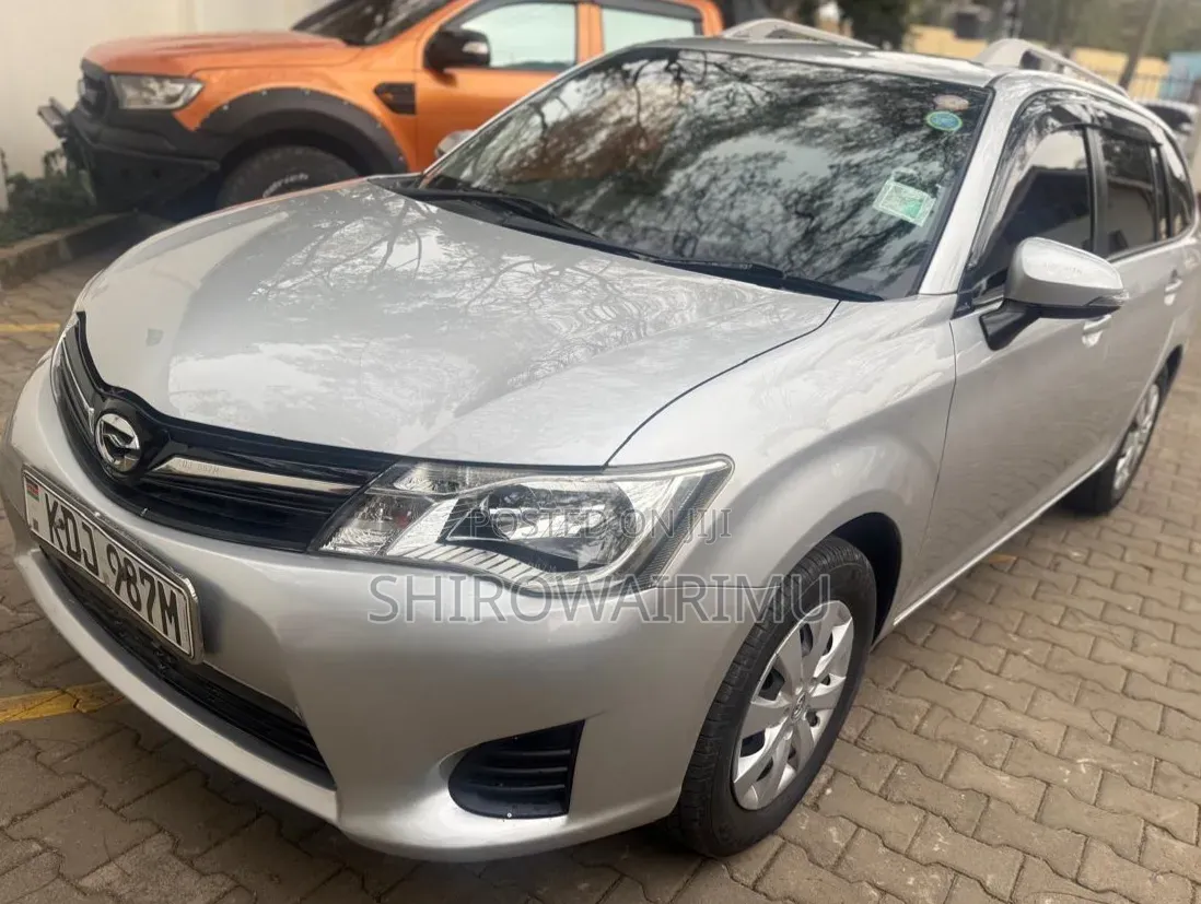 Toyota Corolla Fielder 2015