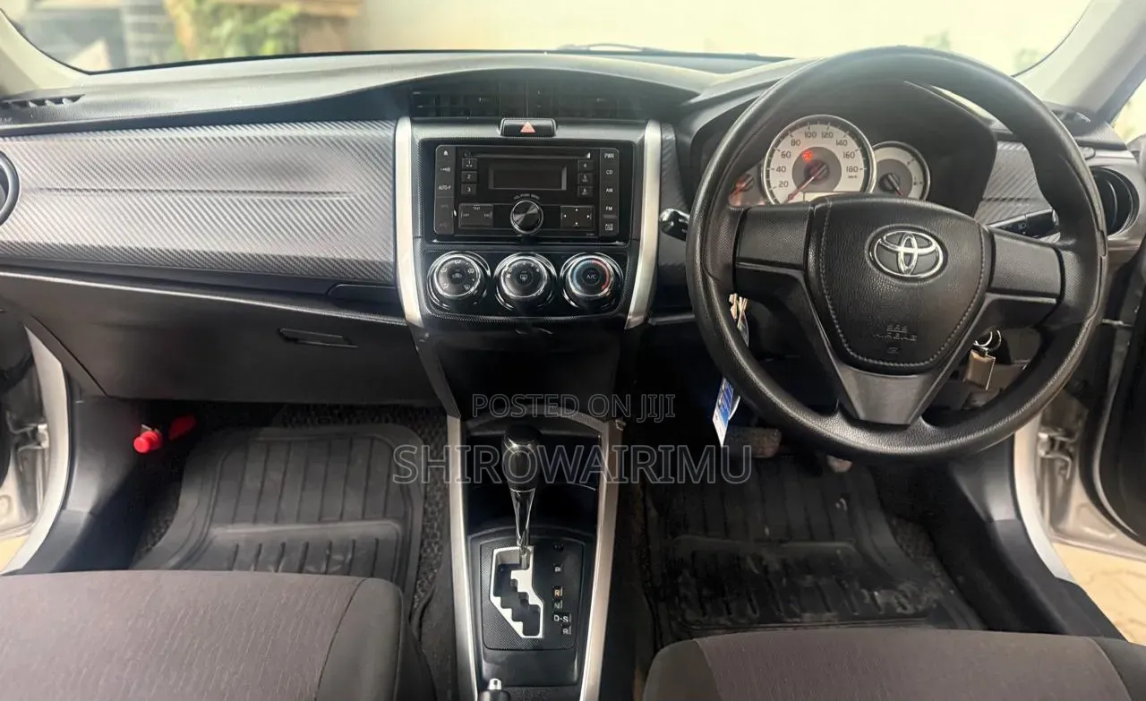 Toyota Corolla Fielder 2015