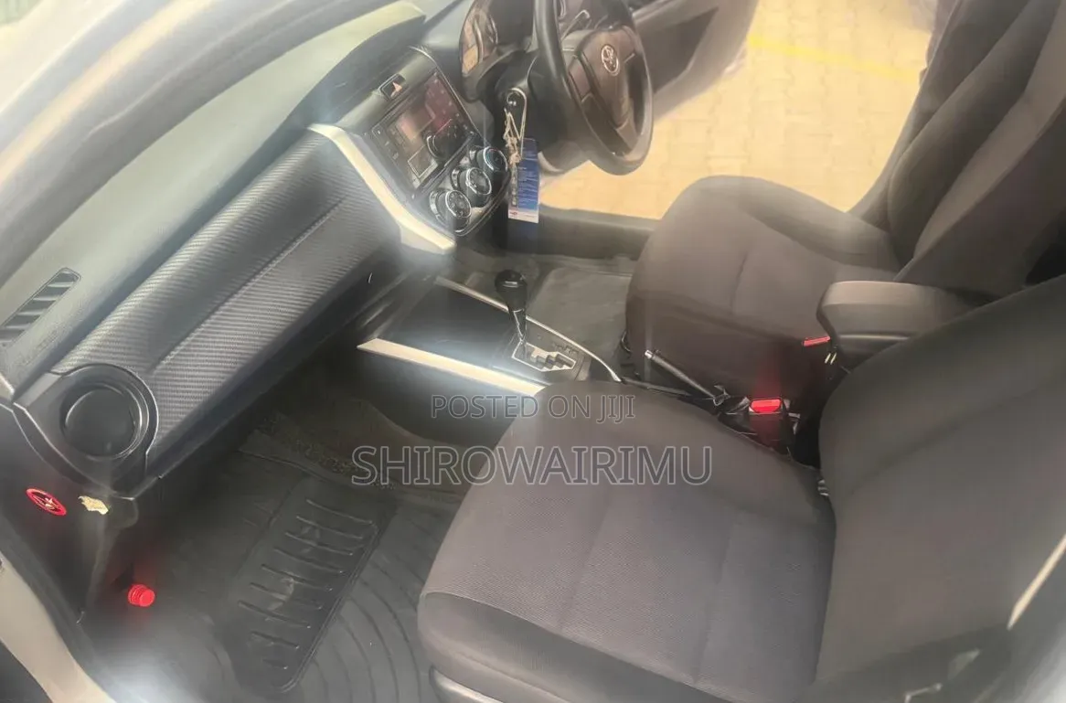 Toyota Corolla Fielder 2015