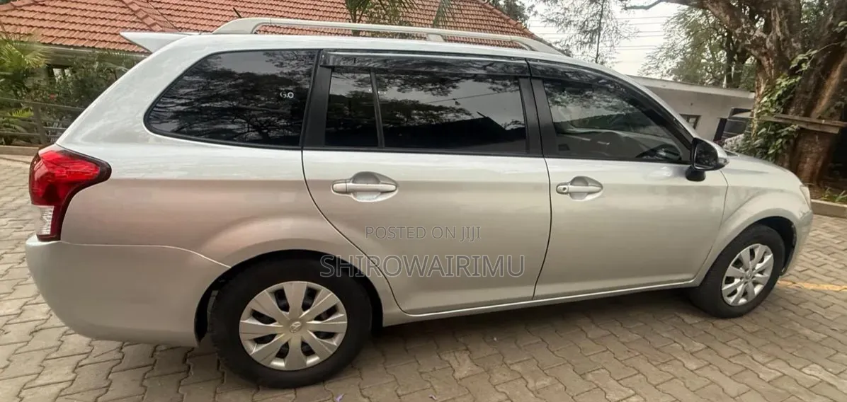 Toyota Corolla Fielder 2015