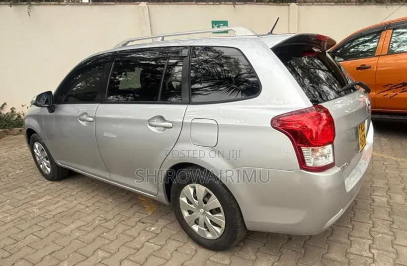 Toyota Corolla Fielder 2015