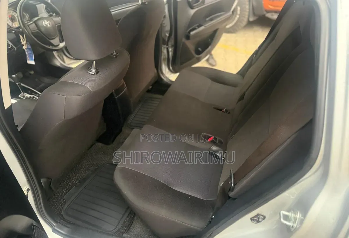 Toyota Corolla Fielder 2015