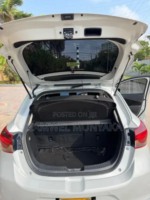 Mazda 2 2019 Silver