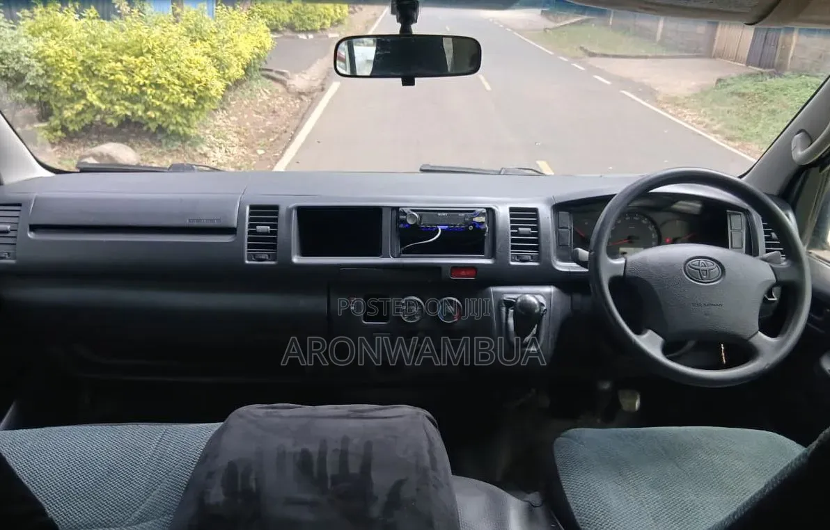 Toyota HiAce 2019 White