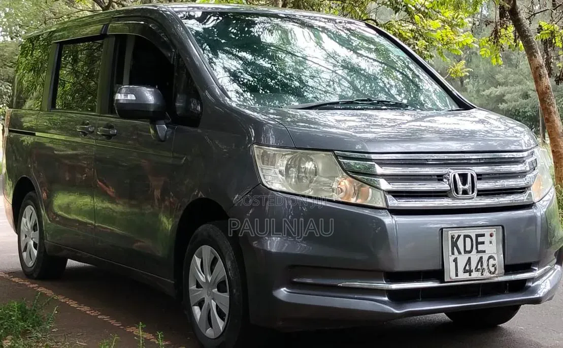 Honda Stepwgn 2014