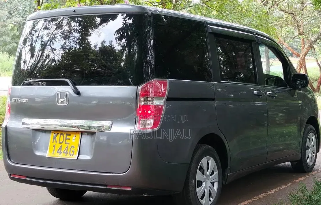 Honda Stepwgn 2014
