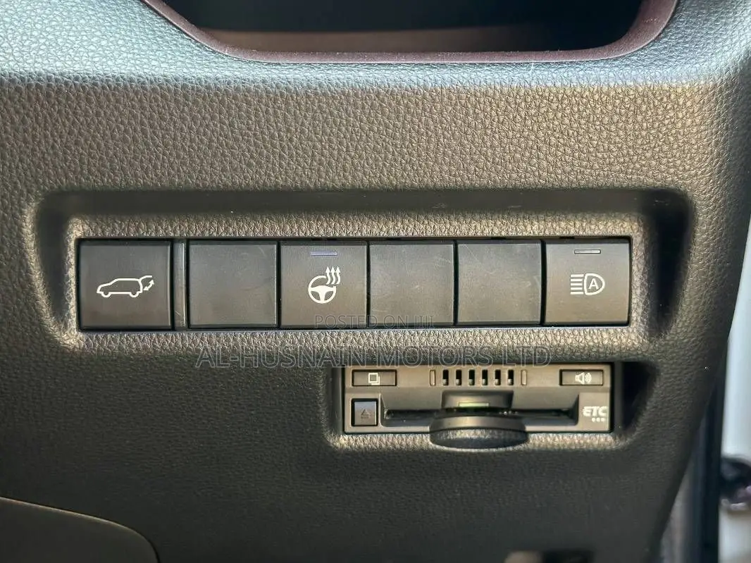 Toyota RAV4 LE AWD 2019 Pearl