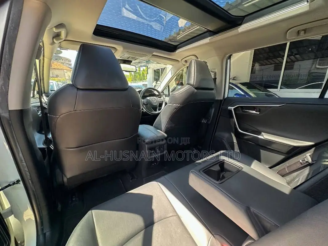 Toyota RAV4 LE AWD 2019 Pearl