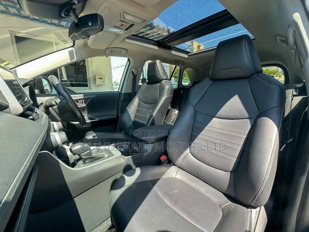 Toyota RAV4 LE AWD 2019 Pearl