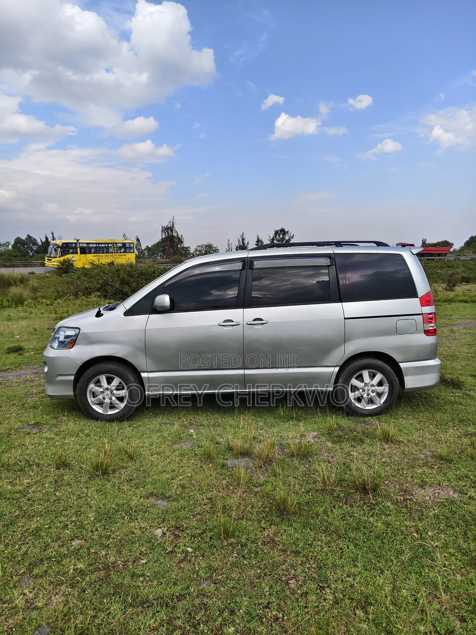 Toyota Noah 2.0 FWD (8 Seater) 2006 Silver