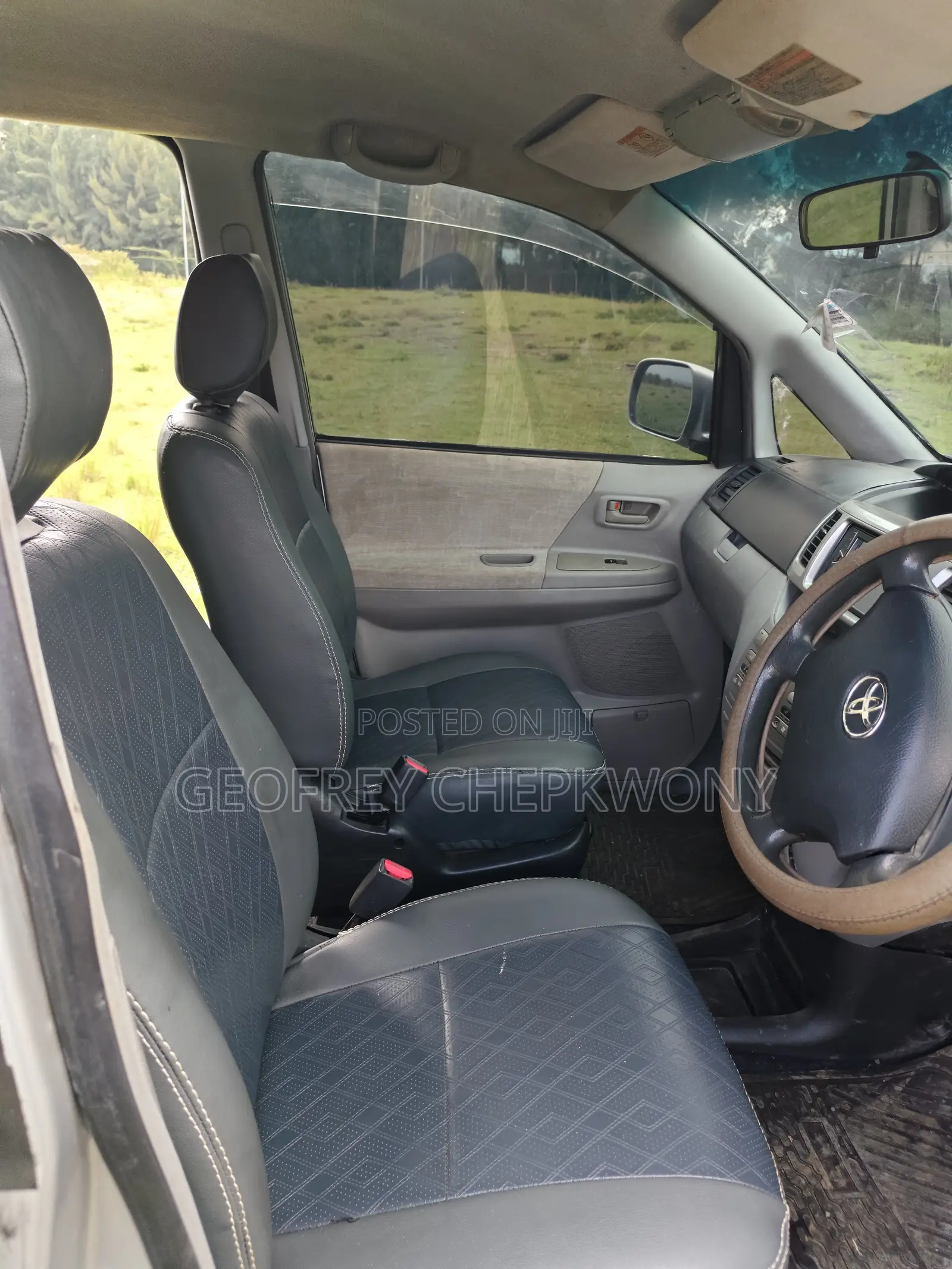 Toyota Noah 2.0 FWD (8 Seater) 2006 Silver