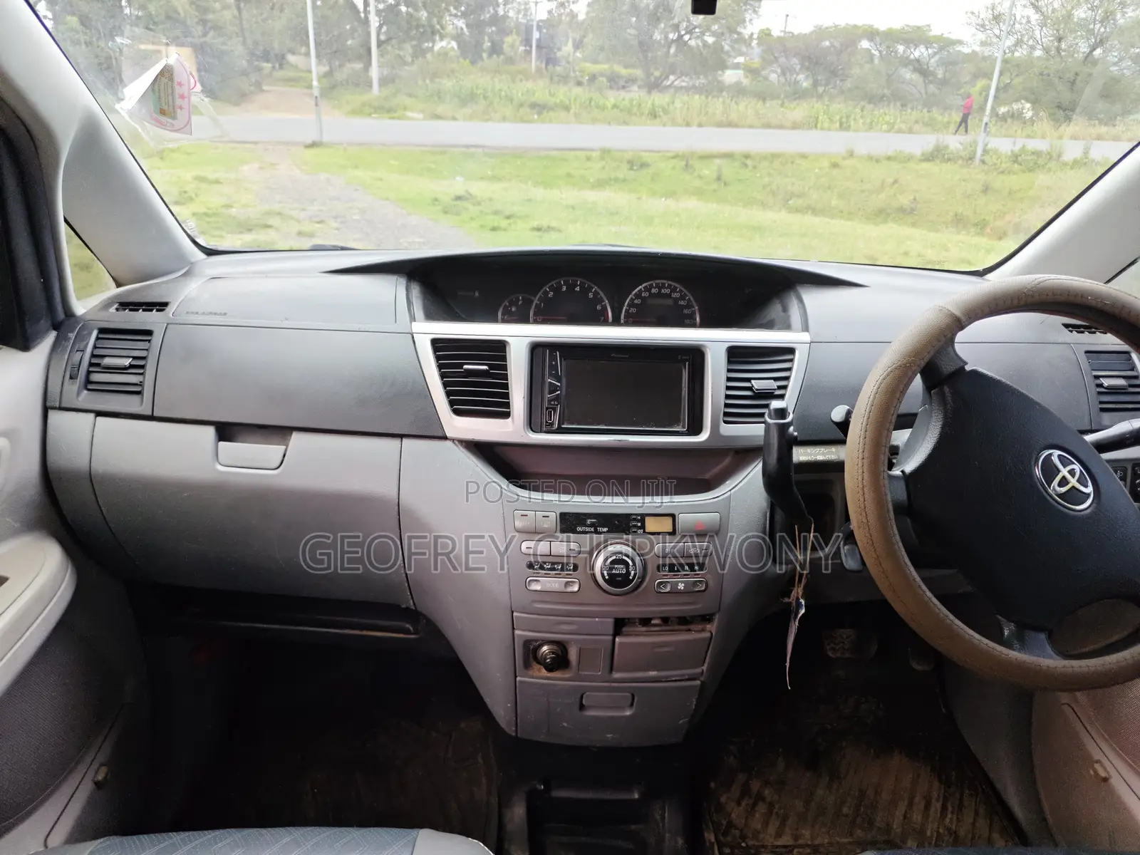 Toyota Noah 2.0 FWD (8 Seater) 2006 Silver