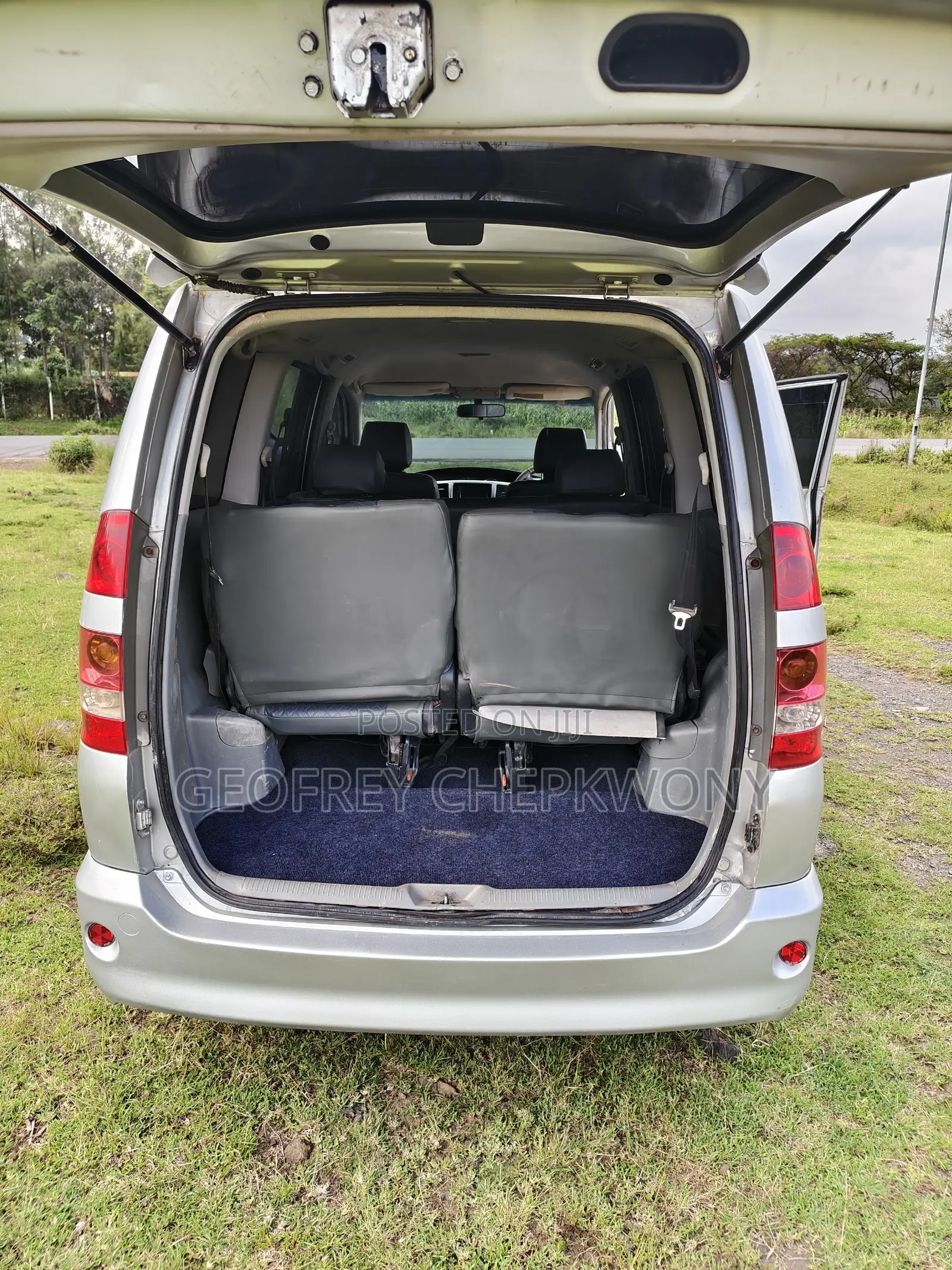 Toyota Noah 2.0 FWD (8 Seater) 2006 Silver