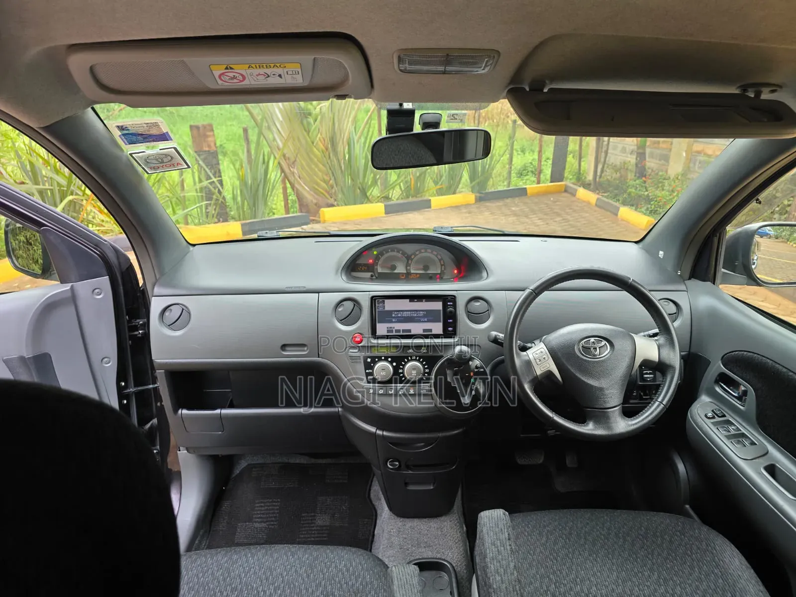 Toyota Sienta 2015