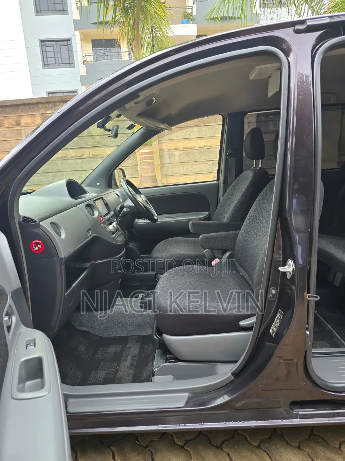 Toyota Sienta 2015