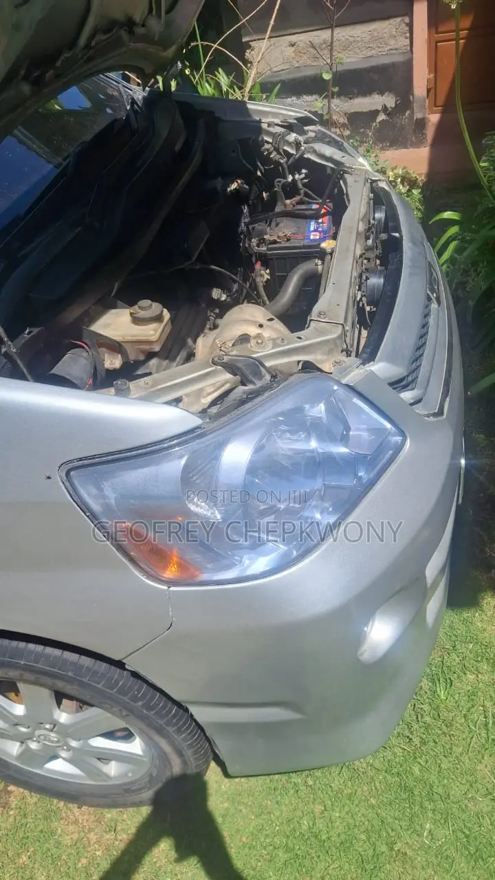 Toyota Noah 2.0 FWD (8 Seater) 2006 Silver