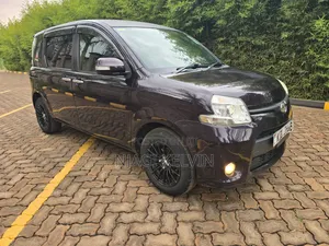 Toyota Sienta 2015