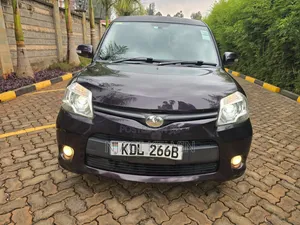 Toyota Sienta 2015