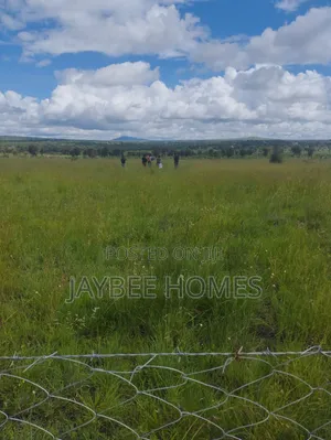 Plots in Isinya Konza Bypass