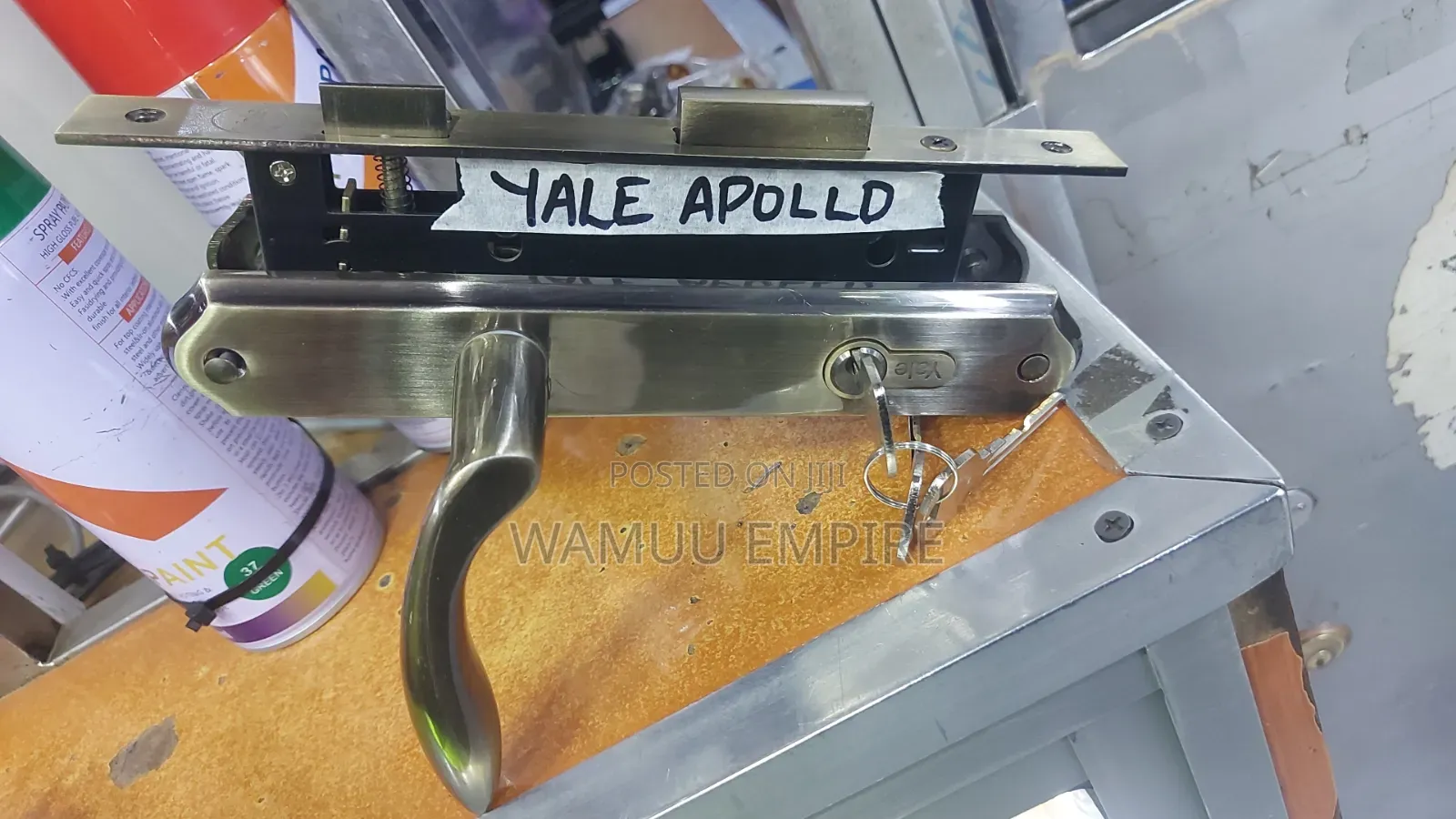 Yale Classico Cylinder Lockset With an Apolo Lever Handle on Plate